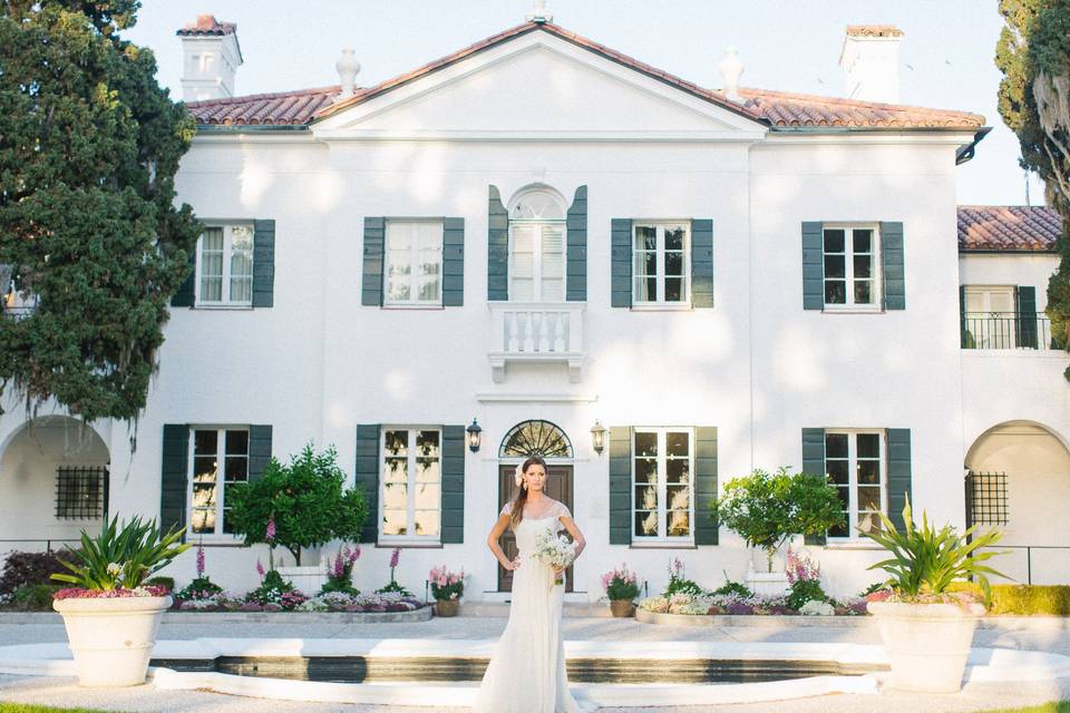 Bride in front of crane cottage