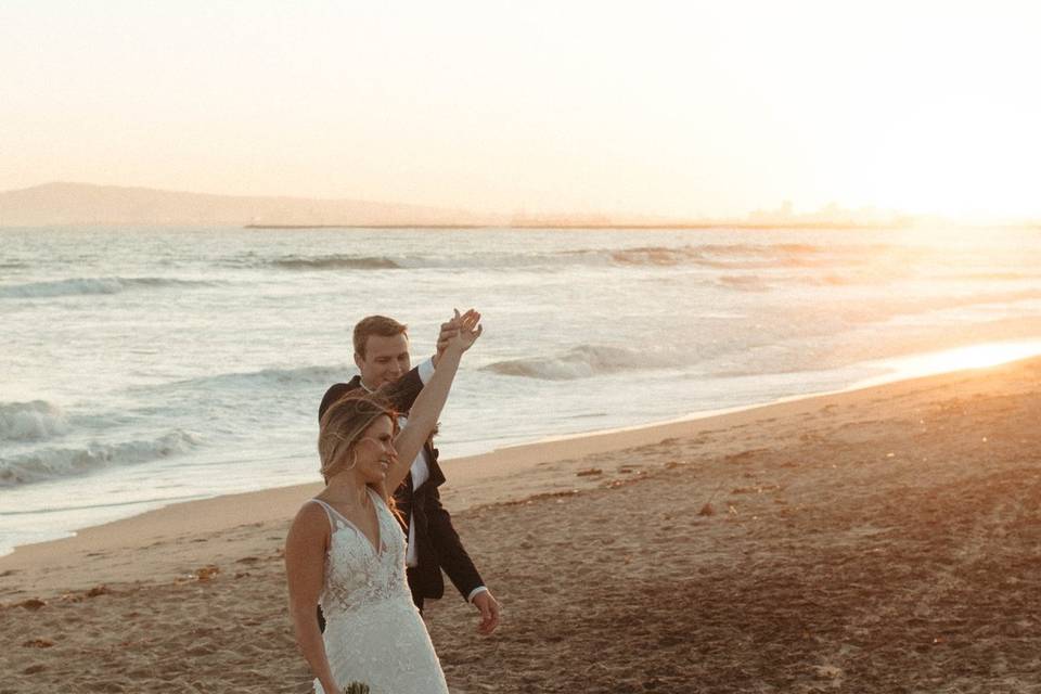 Bride & groom beach sunset