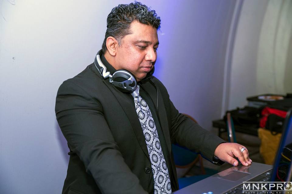DJ Zee • Indian DJ | Pakistani DJ | Desi DJ