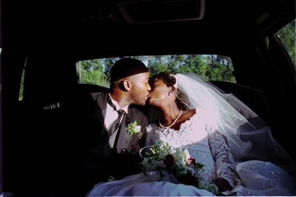 kiss in limo