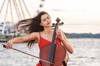 Lolo Loves Cello