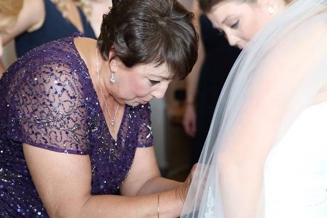 Pre-ceremony finishing touches
