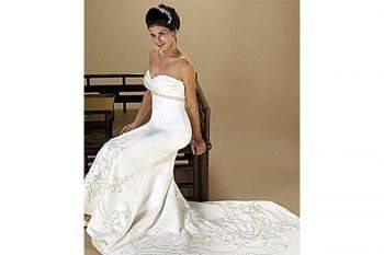 Sheath gown with sweetheart top