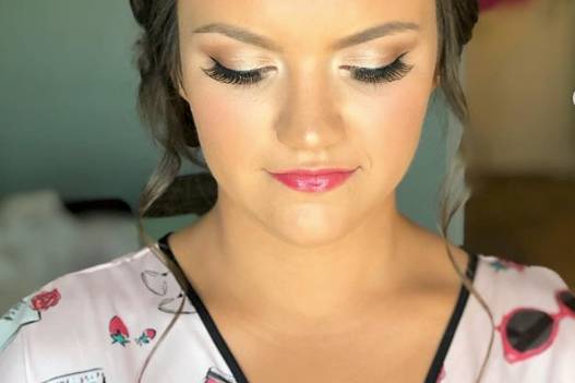 Soft, dewy airbrush makeup