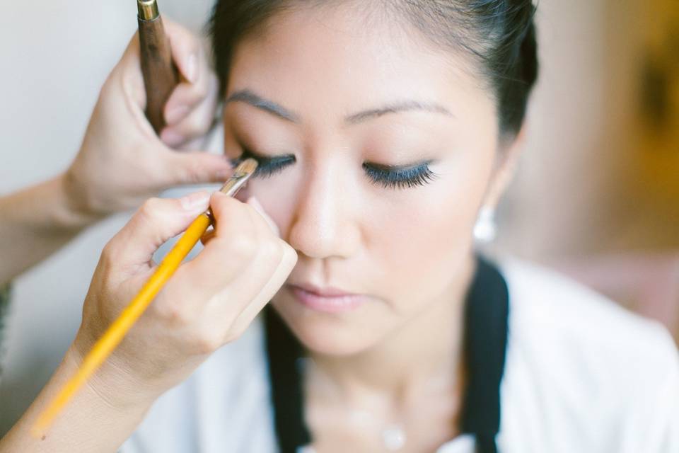 Applying make-up on. Making sure the balance with false eye lashes. Hair and make-up done and getting ready for pictures
#braidebun #braid-do#updo #hair #makeup #weddinghairandmakeupforasians #asianbeautywedding #asianbride #newyorkweddinghairandmakeup #asianmakeupartist #asianupdos #asianmakeup $newyorkhairandmakeupforwedding #weddinghairandmakeup #newyorkweddinghairandmakeup #hazukimakeup #hazukimatsushita #makeupbyhazuki #hazukimakeupartist #hazukimagic #japanesebridenewyork #japanesehairandmakeupartist #japanesesalon #japanesesalonnewyork #japanesehairandmakeupnyc
