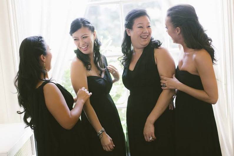 Bridesmaids chatting. Hair and make-up done and getting ready for pictures
#braidebun #braid-do#updo #hair #makeup #weddinghairandmakeupforasians #asianbeautywedding #asianbride #newyorkweddinghairandmakeup #asianmakeupartist #asianupdos #asianmakeup $newyorkhairandmakeupforwedding #weddinghairandmakeup #newyorkweddinghairandmakeup #hazukimakeup #hazukimatsushita #makeupbyhazuki #hazukimakeupartist #hazukimagic #japanesebridenewyork #japanesehairandmakeupartist #japanesesalon #japanesesalonnewyork #japanesehairandmakeupnyc