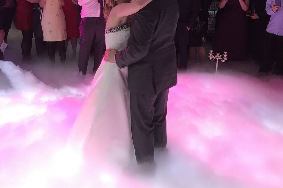 Dancing on a Cloud is an amazing first dance effect that looks amazing in videos!