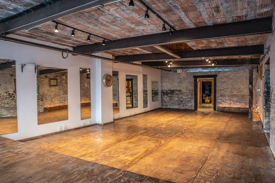 Seating area / dancefloor