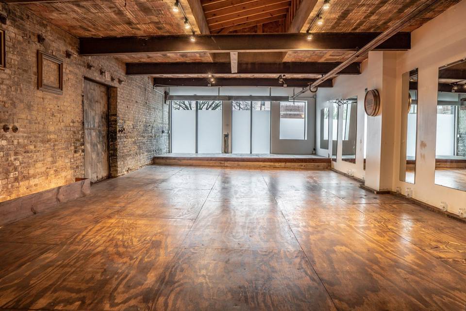 Seating area / dancefloor