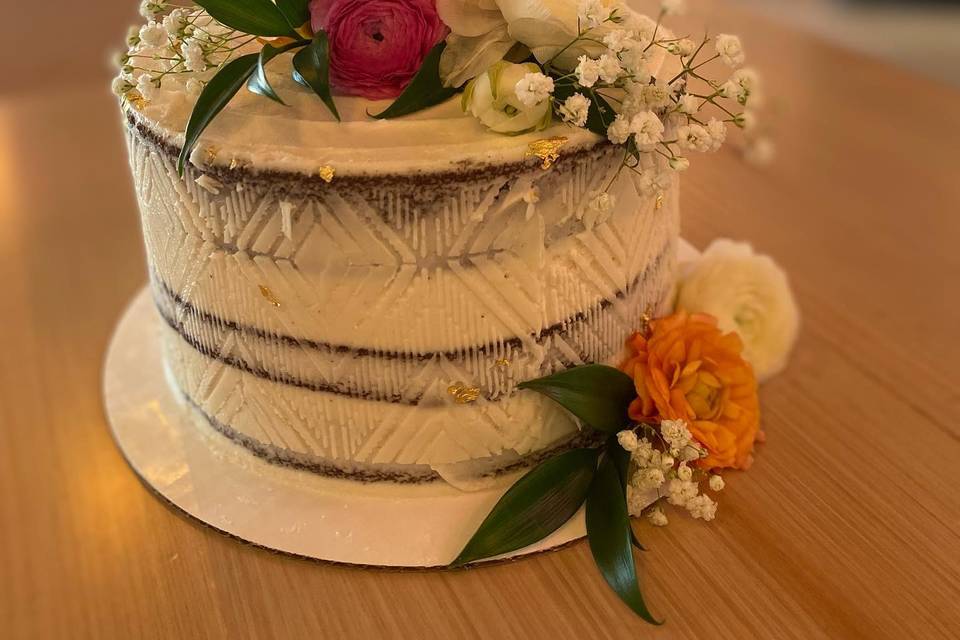 Beautiful roses on cake