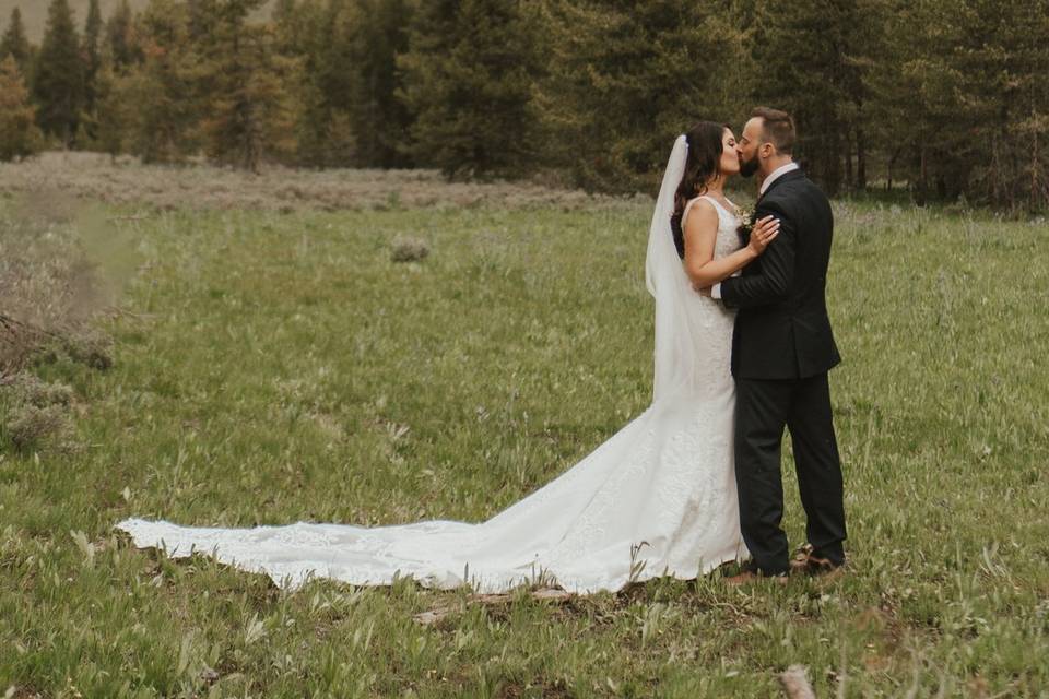 Adventurous mountain elopement