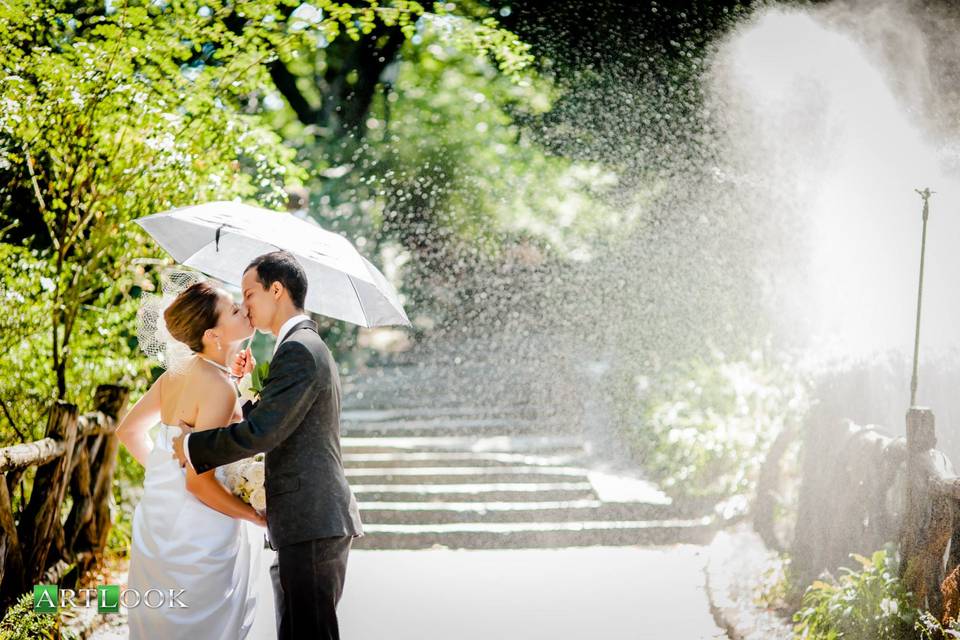 Wedding couple in central park