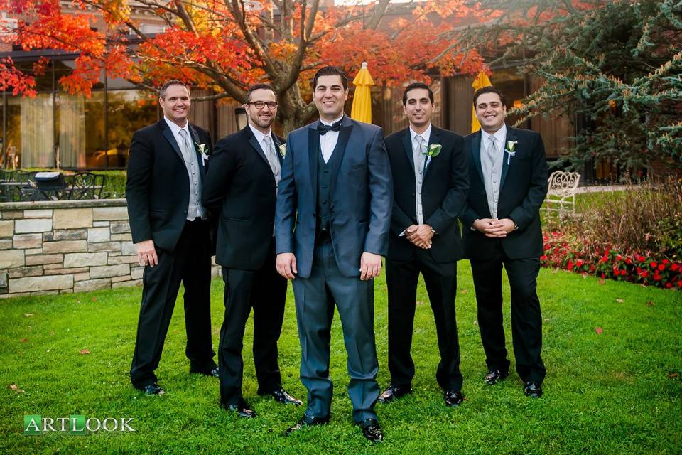 GROOM AND MANS