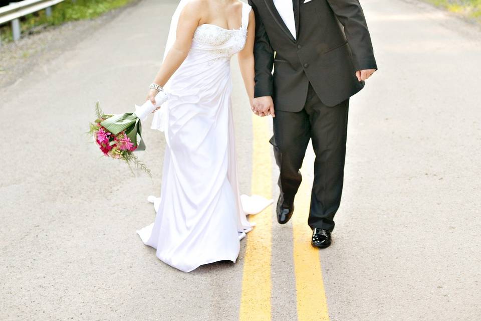 Couple kiss in the middle of  the road