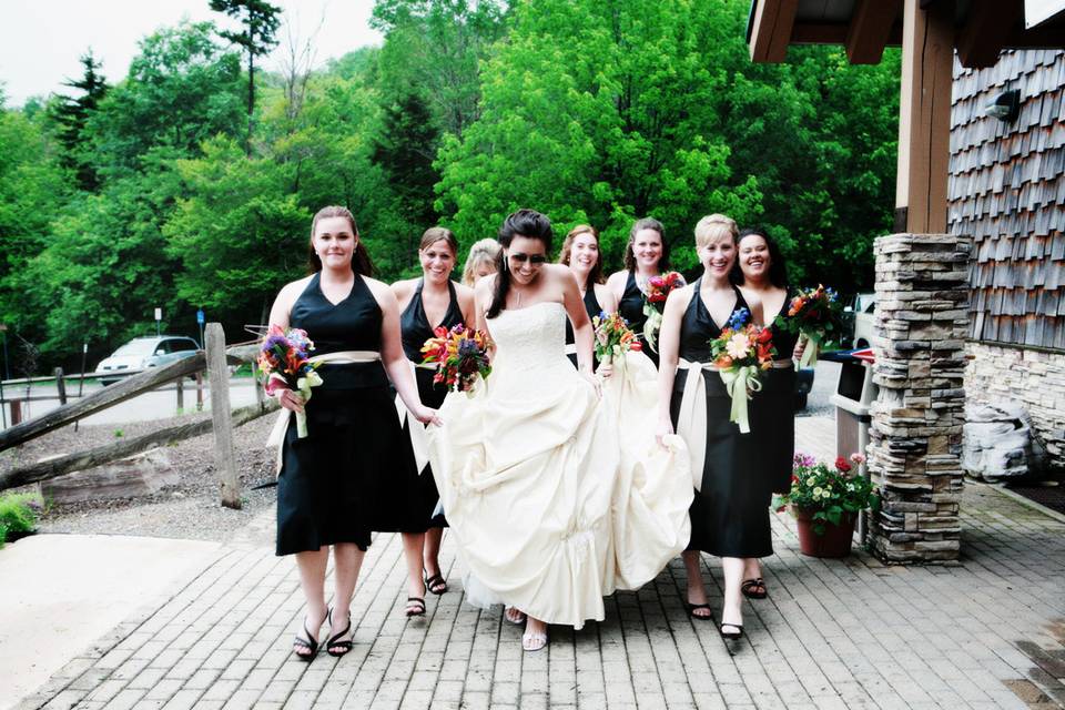 Group photo with the bridesmaids