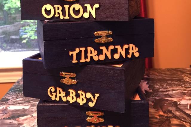 Personalized bridesmaids gift boxes in wedding colors