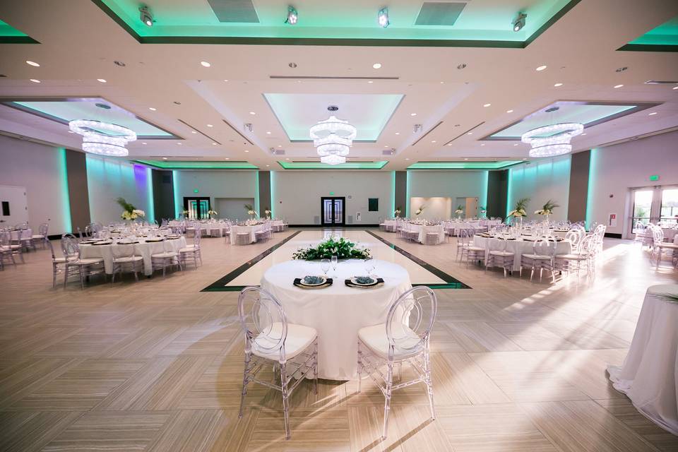 Spacious dance floor and floor-plan allows guests to move freely and comfortably.
