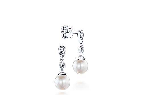 Pearl drop earrings