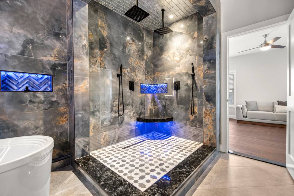 Honeymoon Suite - Main Bath