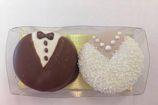 Classic Bride and Groom Oreos