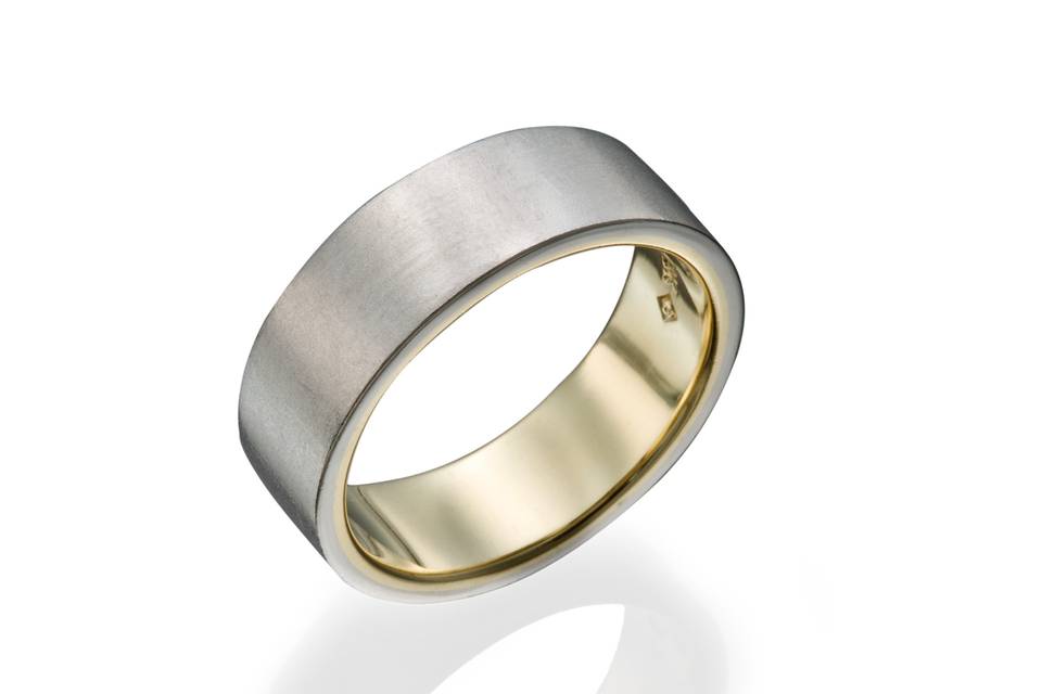 Modern gent's 2 tone wedding band.