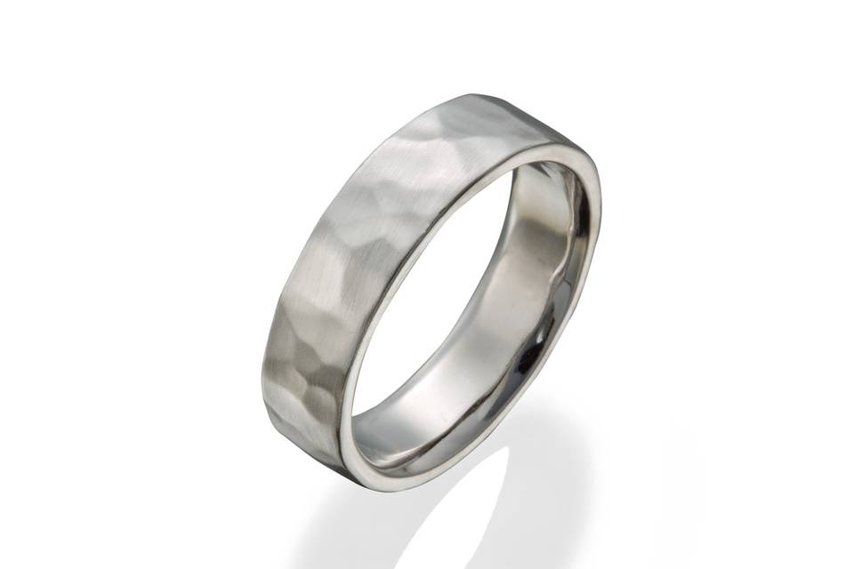 Modern gent's 2 tone wedding band.