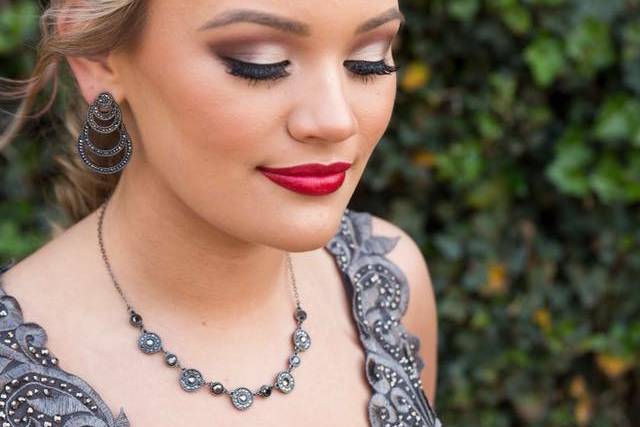 Evening-ready eyes and lips