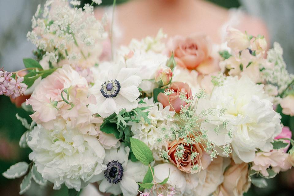 Peach and cream bridal bouquet