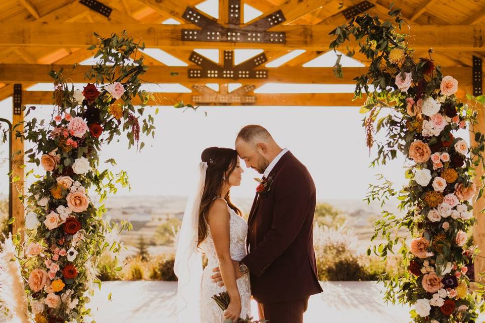 Look at that floral arch