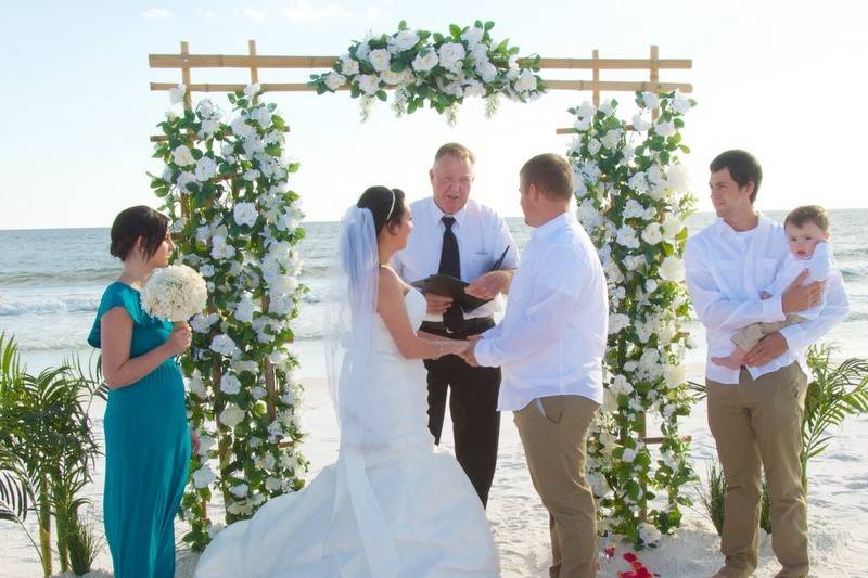 Destin beach wedding and the Summer Love package decratored on Bamboo