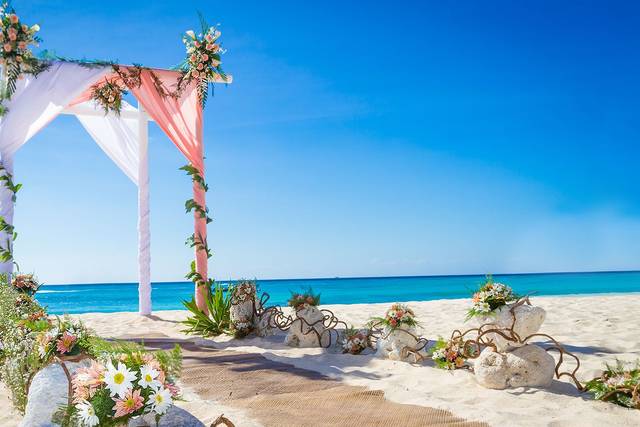 Intimate Beach Weddings