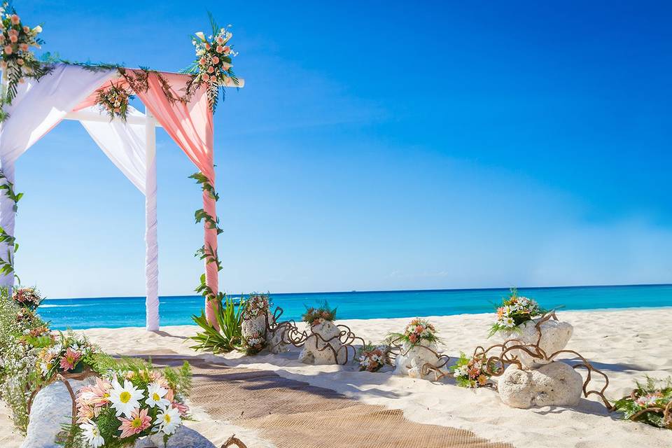 Intimate Beach Weddings