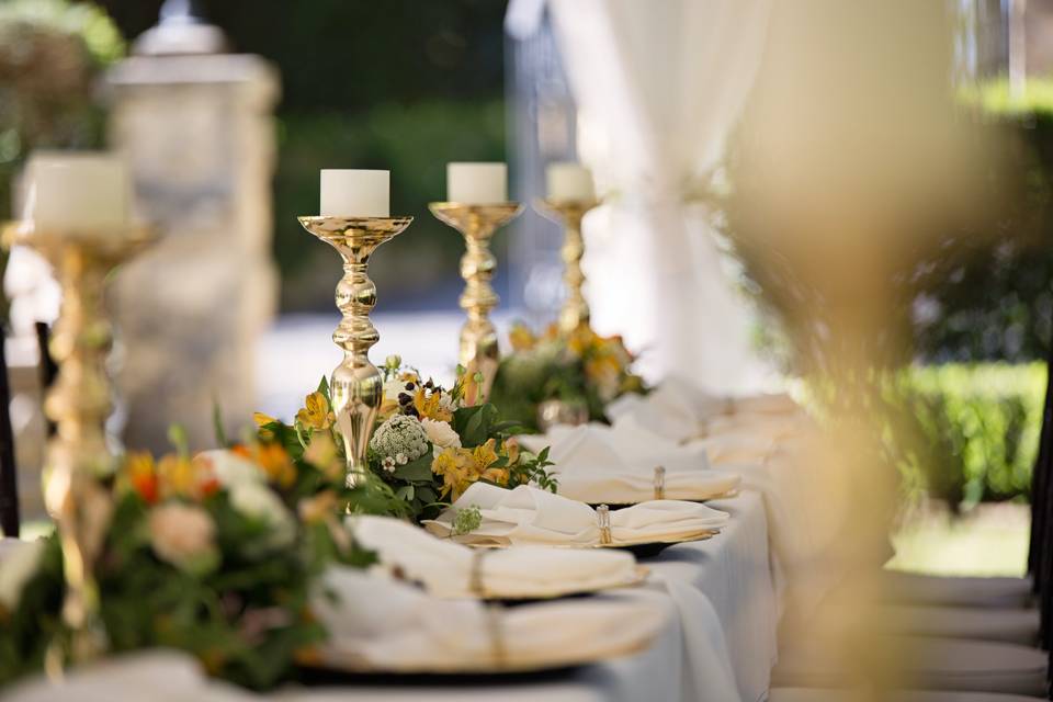 Gold table décor