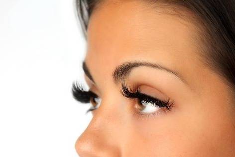 Lash Out Eyelash and Beauty Bar