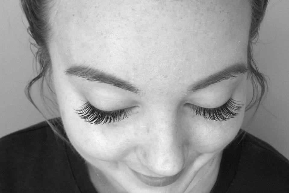 Lash Out Eyelash and Beauty Bar