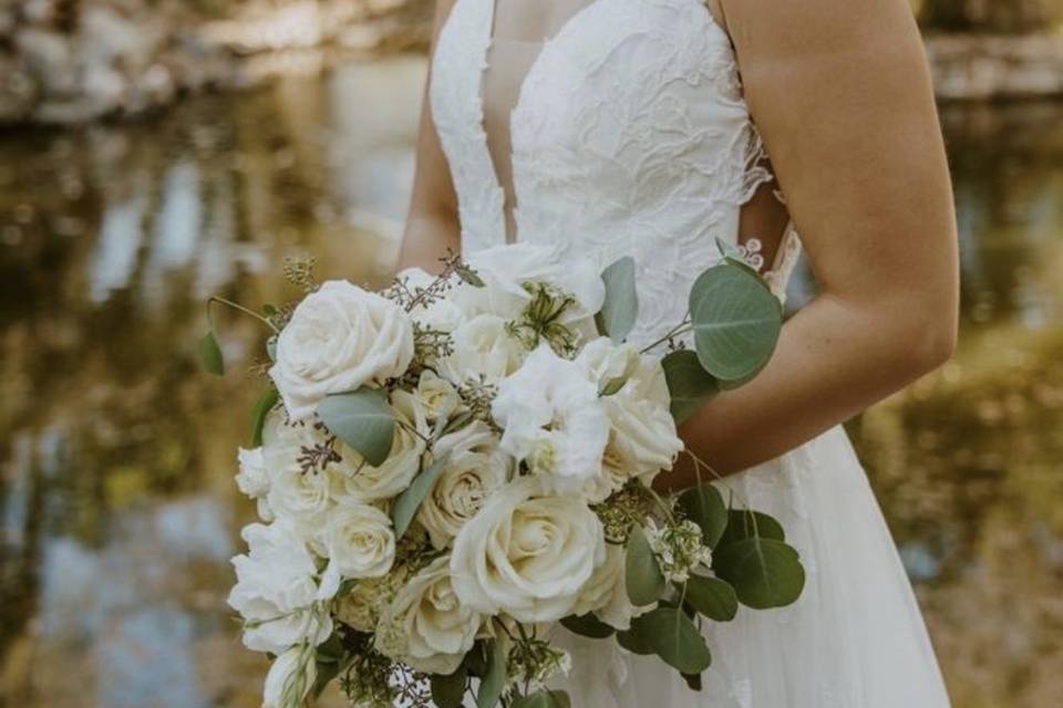 Classic white bridal bouquet