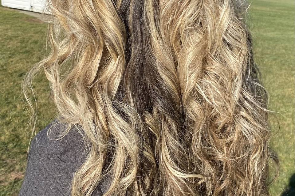 Natural curl half-up