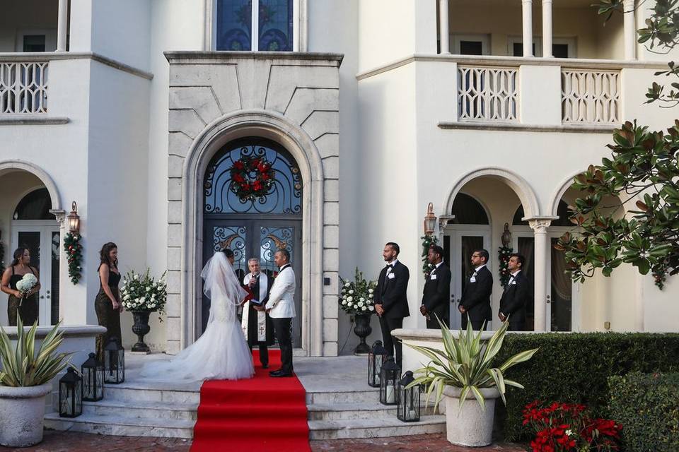 Ceremony in front of the mansi