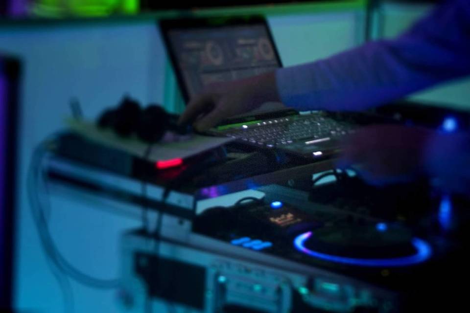 Living Jukebox DJ Service