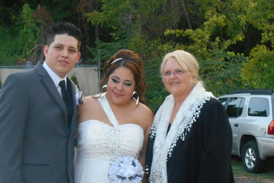 Couple with the officiant