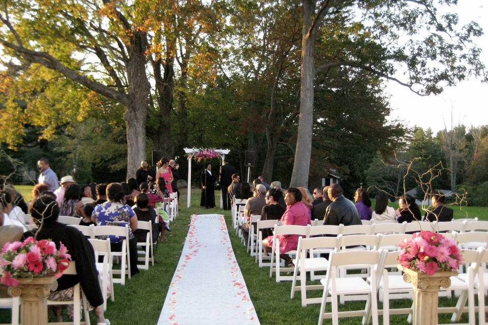 Beautiful historic barn and farmland makes a great backdrop to this wedding ceremony.