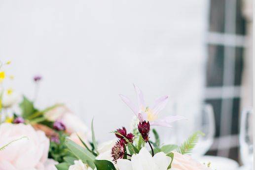 Floral table centerpiece