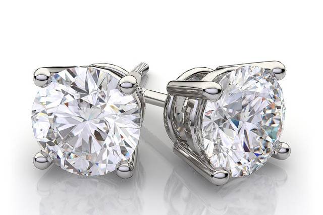 Round Diamond Stud Earrings