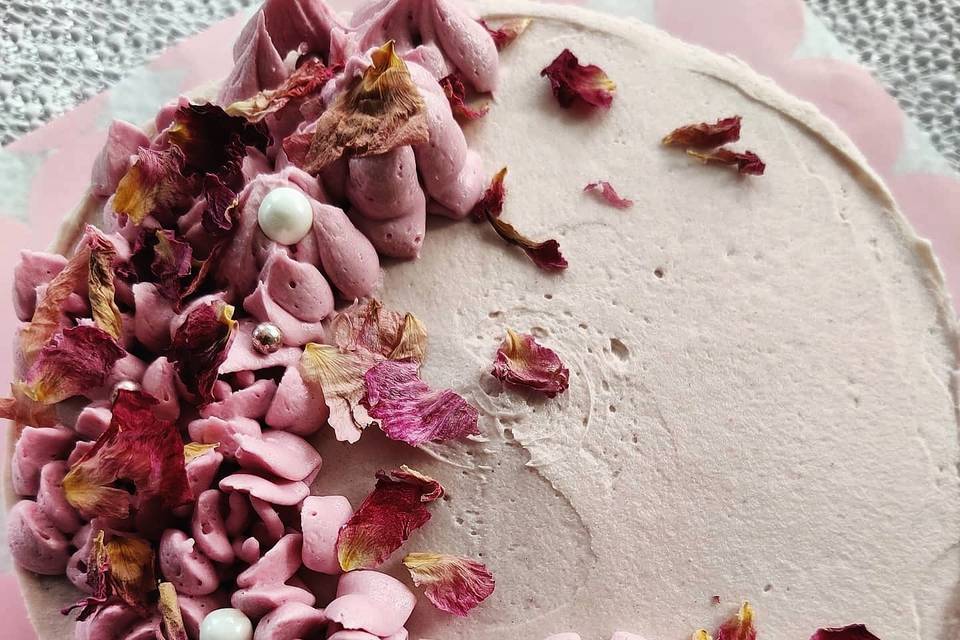 Hibiscus and rose cake