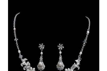 Envogue necklace and earrings