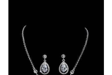 Envogue necklace and earrings