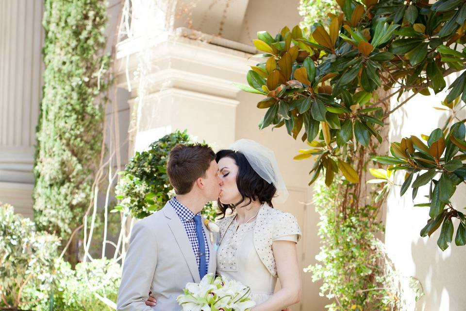 Couple: Amanda & Robert
Anniversary: 11/17/2012
Location: Orange, CA
Photographer: Alysia Smith
Product: Crepe De Chine Column Gown