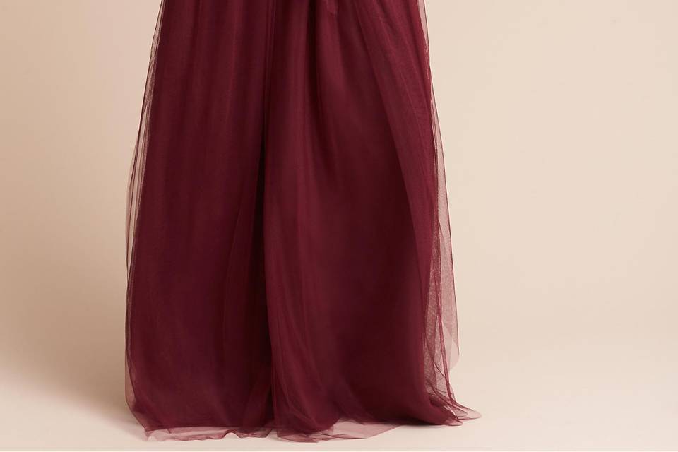 Jill Jill Stuart	BHLDN Iva Crepe Maxi	<br>	A long, textured crepe skirt flows from a structured, split-back bodice on this slim column. Its minimal silhouette is a stunning backdrop for eye-catching, crystal-encrusted accessories.