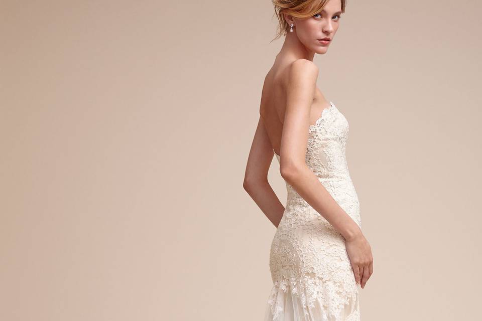 Eddy K	BHLDN Leigh Gown	<br>	Replete with floral lace, this romantic gown reminds us of a lush English garden. Delicate blooms extend onto a sweeping train, creating a breathtaking effect.