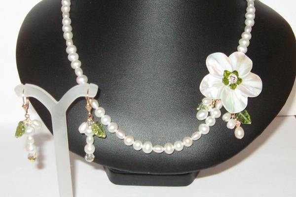 Mother of Pearls flower, Fresh water Pearls and Swarovski crystal.  This set has SOLD.  It has been pictured here to show style of design.